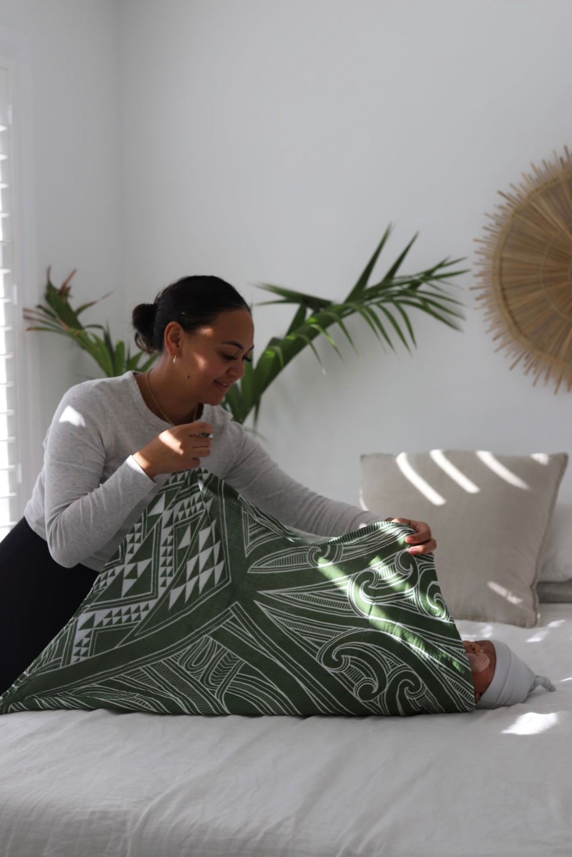 Te Ao Marama pēpi wrap - Ngāhere