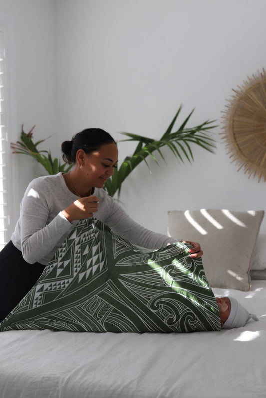 Te Ao Marama pēpi wrap - Ngāhere