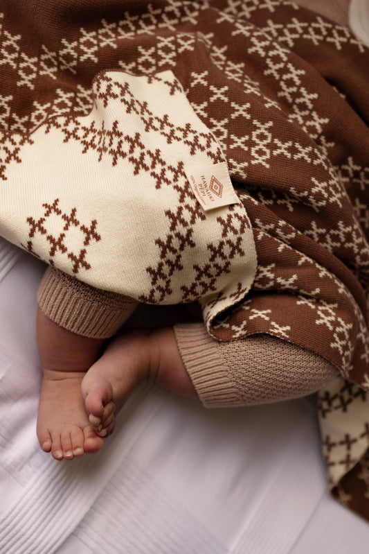 Pātikitiki 100% organic cotton blanket - Brown
