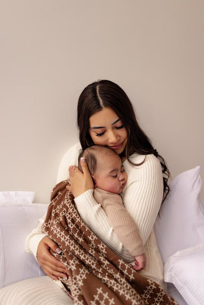 Pātikitiki 100% Organic Cotton Blanket - Brown