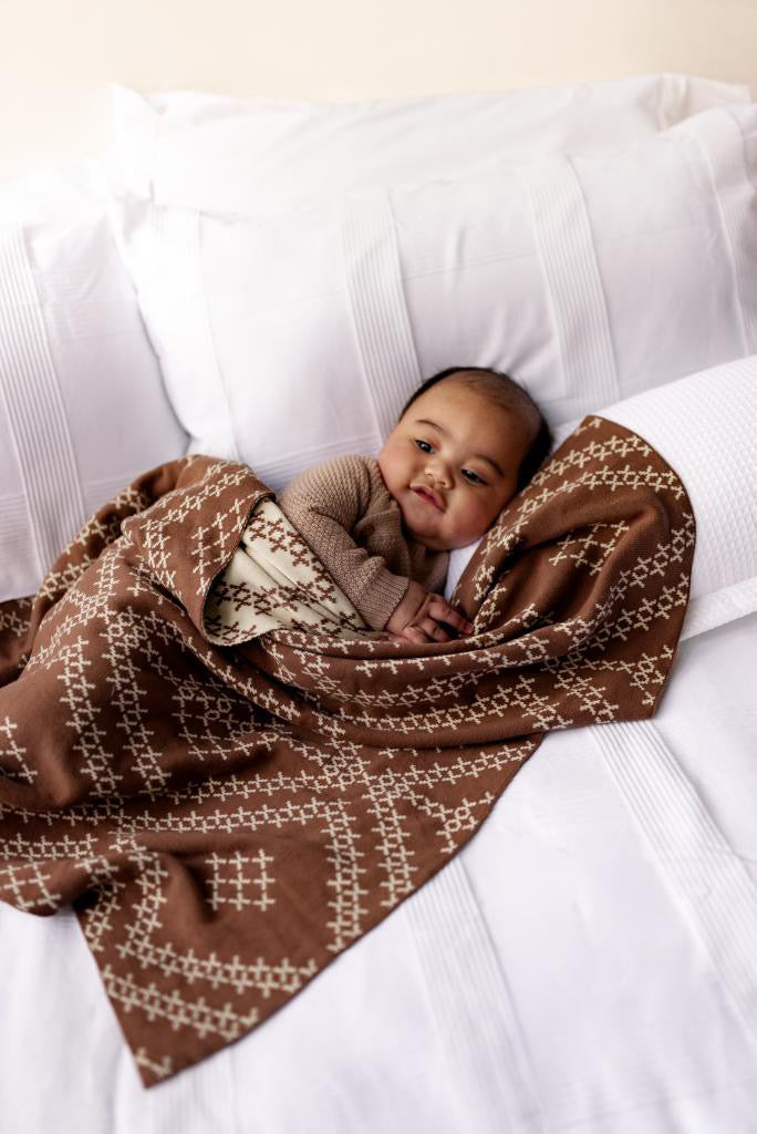 Pātikitiki 100% organic cotton blanket - Brown